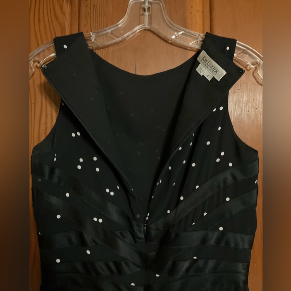 Kay Unger New York Pleated Polka Dot Dress with Silk Accents Size 4 #2318 - Picture 4 of 6